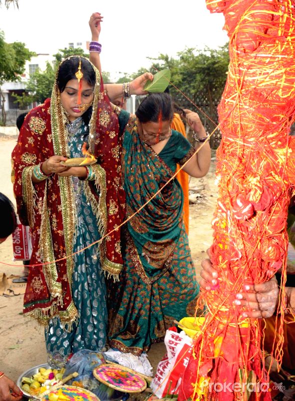 women performing puja