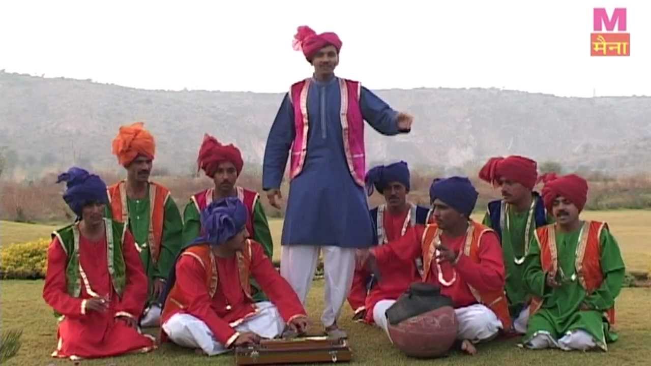 Men singing Raagni and performing Saang dance
