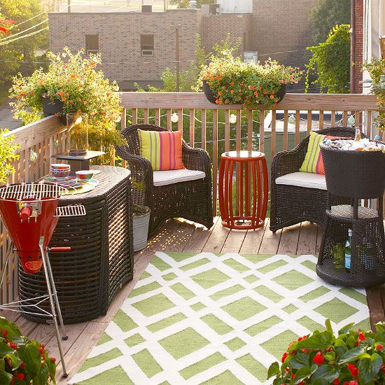 Your small balcony can prove to be a great entertaining area. image source: www.bhg.com
